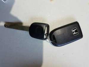 Ahli kunci bogor ahli kunci mobil immobilizer, melayani jasa duplikat kunci mobil immobilizer atau non immobilizer, buat kunci baru jika kunci hilang, servi